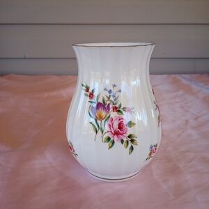 BEAUTIFUL VINTAGE ROYAL WORCESTER WITLEY GARDEN BONE CHINA VASE - 5.5" T